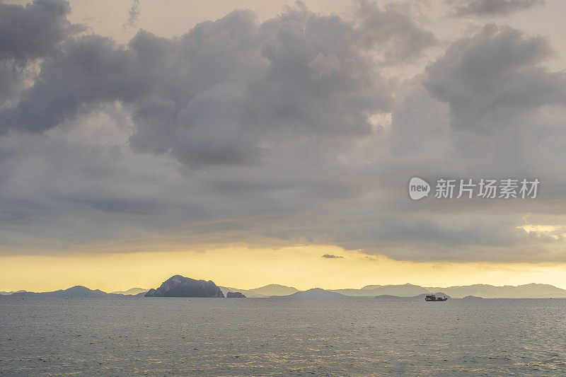 在泰国普吉岛和甲米之间的安达曼海上的岛，Koh Yao Yai的夜景。